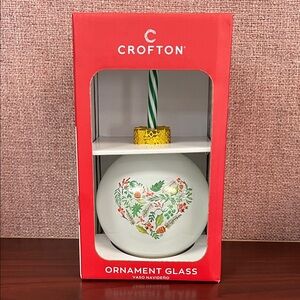 Crofton White Ornament with Festive Floral Heart Design